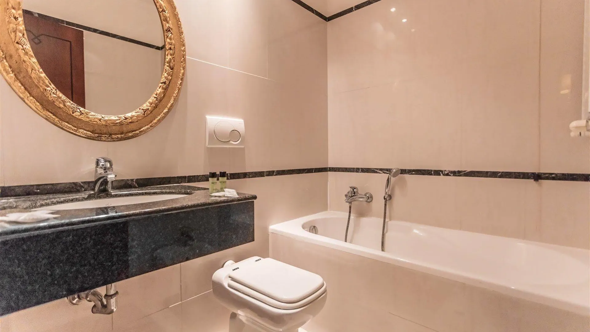 Raeli Hotel Regio Rome