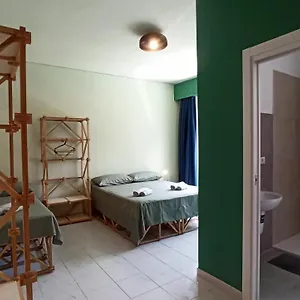 Casa Base , Bari Olaszország