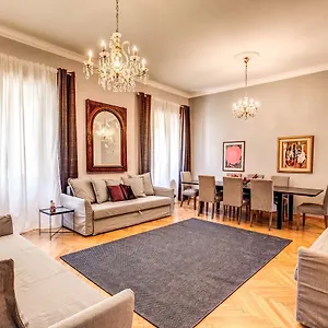 The Great Retro Apartment